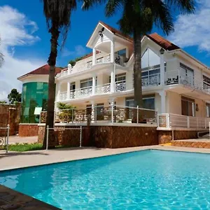 Hotel Ivory Castle Limited ***
